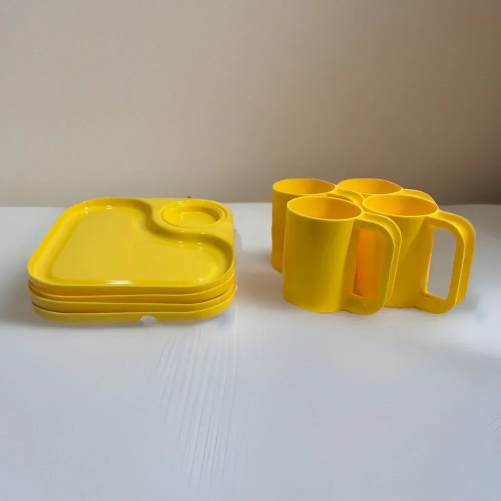 VTG Beacon Volari 8 Piece Set Plastic Yellow (4) Cups (4) Trays Stacking MCM USA